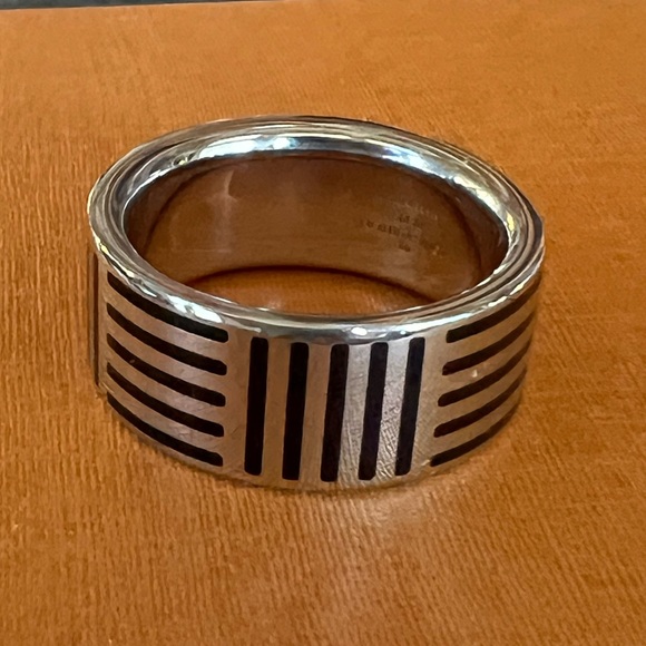 Beautiful Louis Vuitton Unisex Ring Mint Condition - Picture 5 of 13